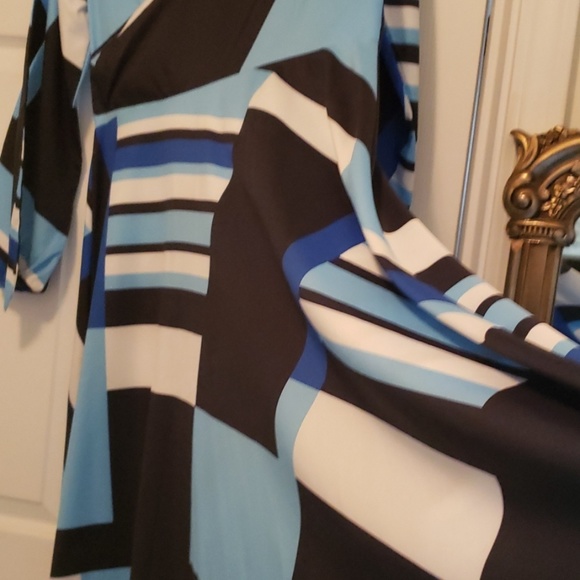 Dress - Picture 3 of 4